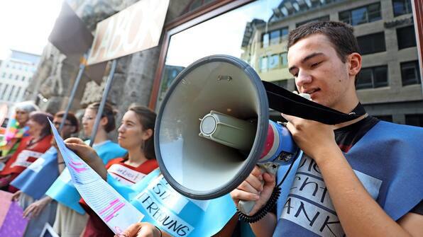 Schüler in Leipzig protestieren gegen „Bulimie-Lernen“ und Notenstress: „Schule macht krank“